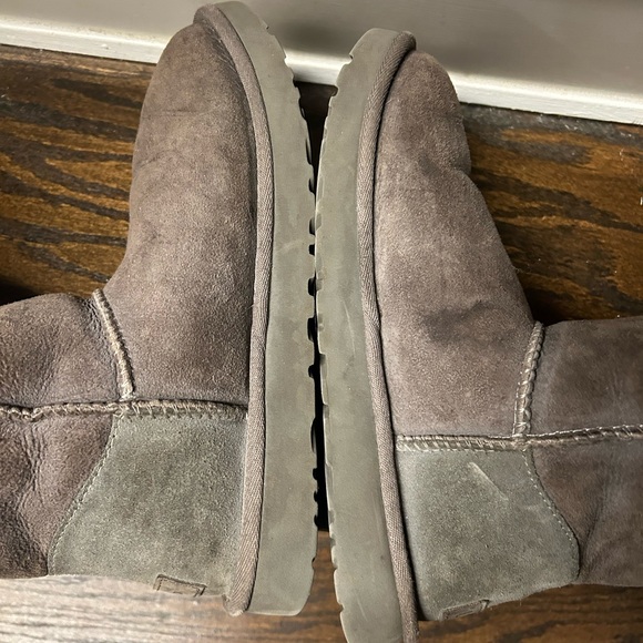 Ugg - Picture 7 of 10